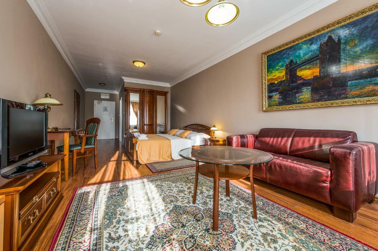 פרשוב Boutique Hotel Carpe Diem מראה חיצוני תמונה